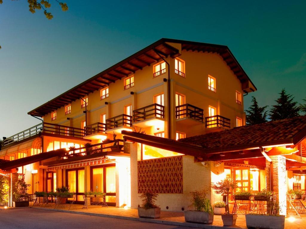 Albergo Costantini Tarcento Buitenkant foto